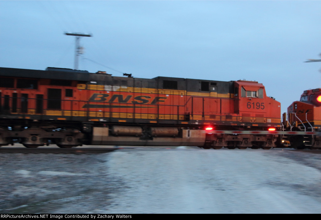 BNSF 6195